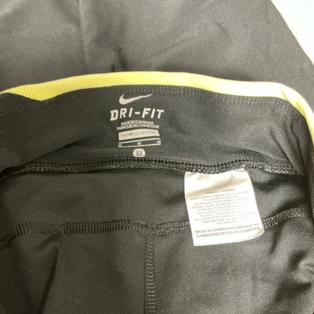 Nike Dri-Fit‎ Women’s Capri Leggings with Reflective Accents Sz M
